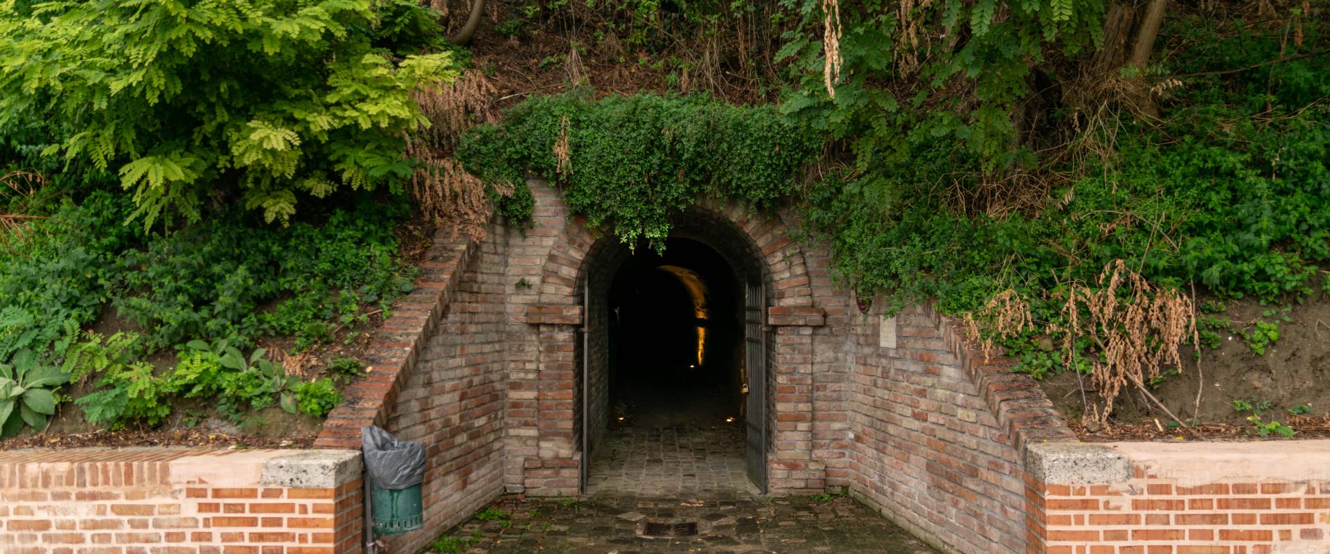 Ingresso tunnel antiaereo sotto al Castello Malatestiano di Longiano photo by Matteo Panzavolta